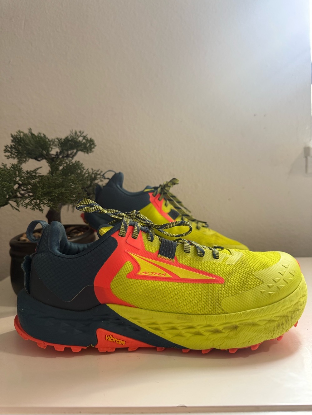 Altra Timp 5 Men size 8.5 Trail Running Shoes - Neon Yellow, Coral & Navy